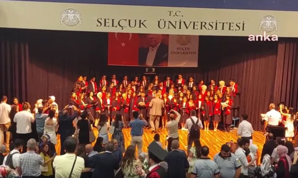Ανατριχιαστική στιγμή! Τούρκοι φοιτητές Ιατρικής απαγγέλλουν το λογοκριμένο όρκο του Ιπποκράτη στο Ικόνιο (Βίντεο)